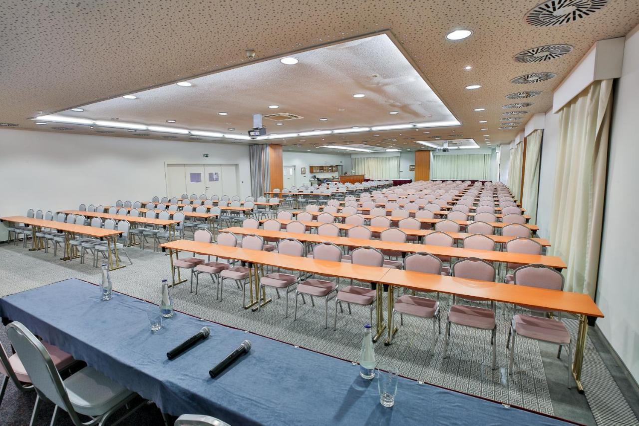 Lh Hotel Dvorak Tabor Congress & Wellness Екстериор снимка