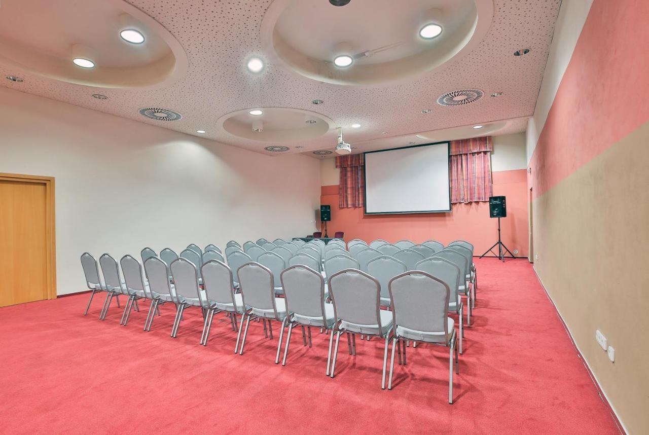 Lh Hotel Dvorak Tabor Congress & Wellness Екстериор снимка