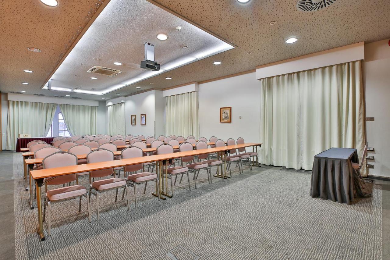 Lh Hotel Dvorak Tabor Congress & Wellness Екстериор снимка